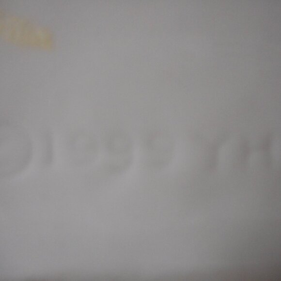 music box lid on this storage box with a butterfly handle - Picture 2 of 4